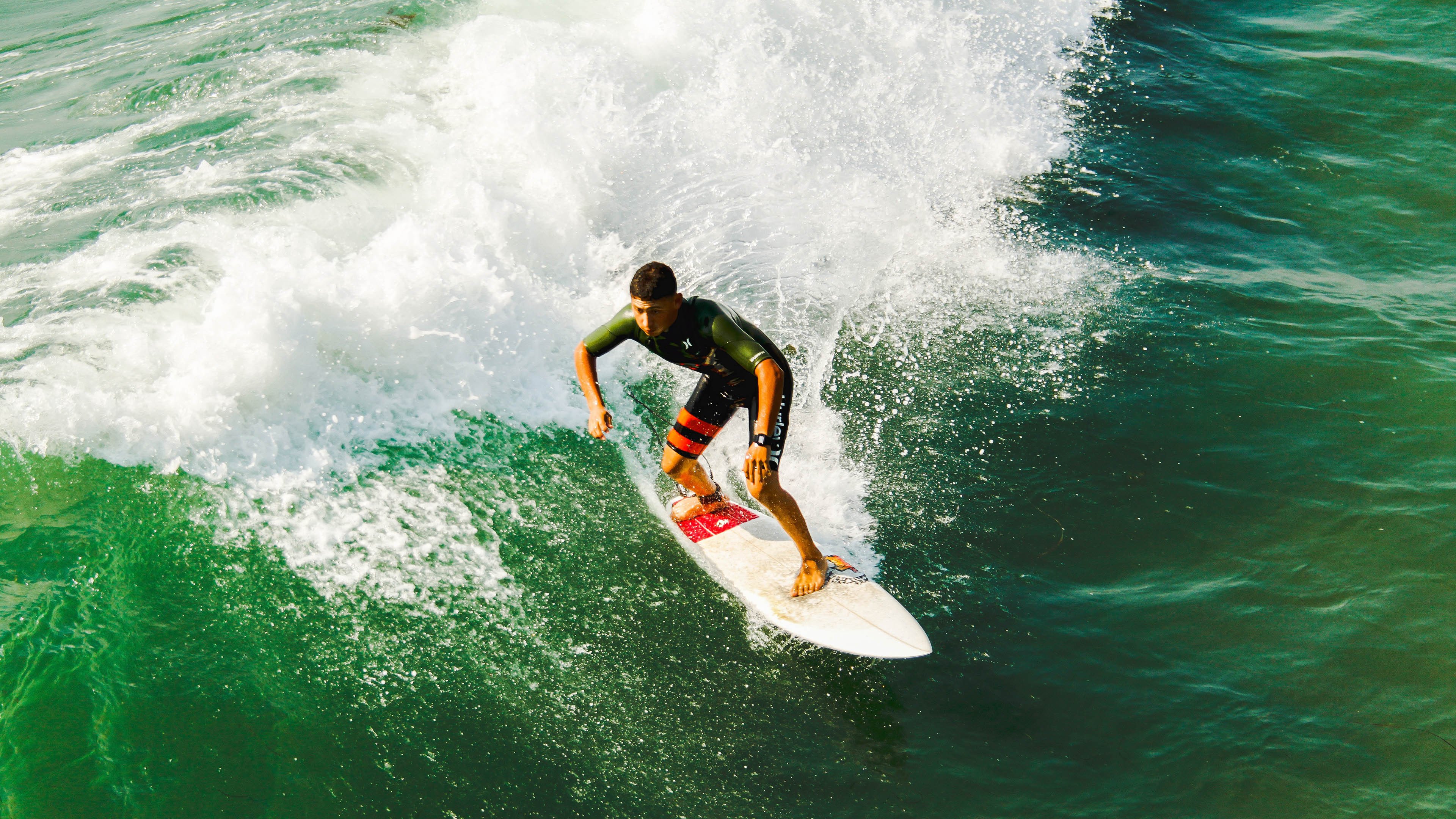亚洲游泳锦标赛：日本队包揽蝶泳项目前三名，日本蝶泳轻松视频